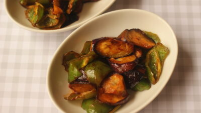 ピーマンとナスのニンニク炒め