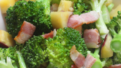 ブロッコリーのホットサラダ