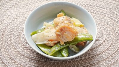 スナップエンドウとホタテの炒め物
