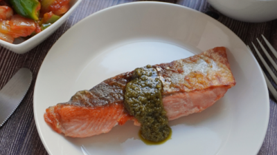 鮭のバジル風味ムニエル